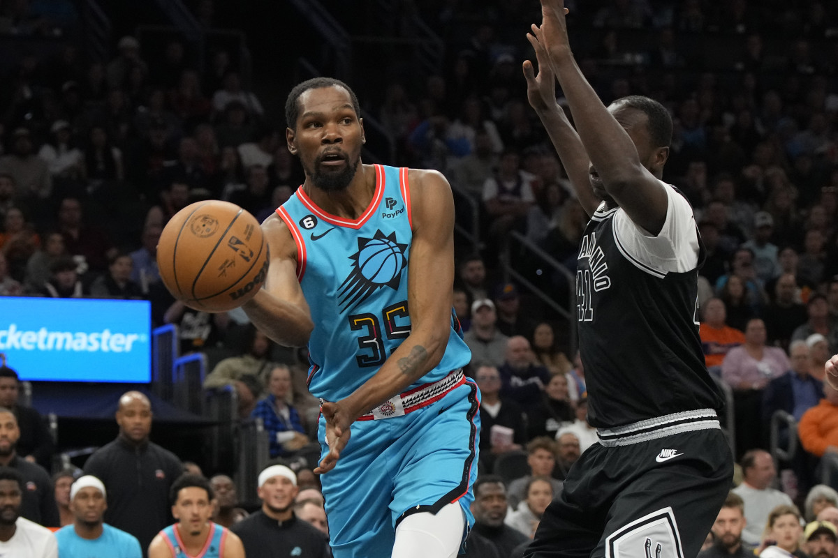 Kevin Durant Gorgui Dieng Suns